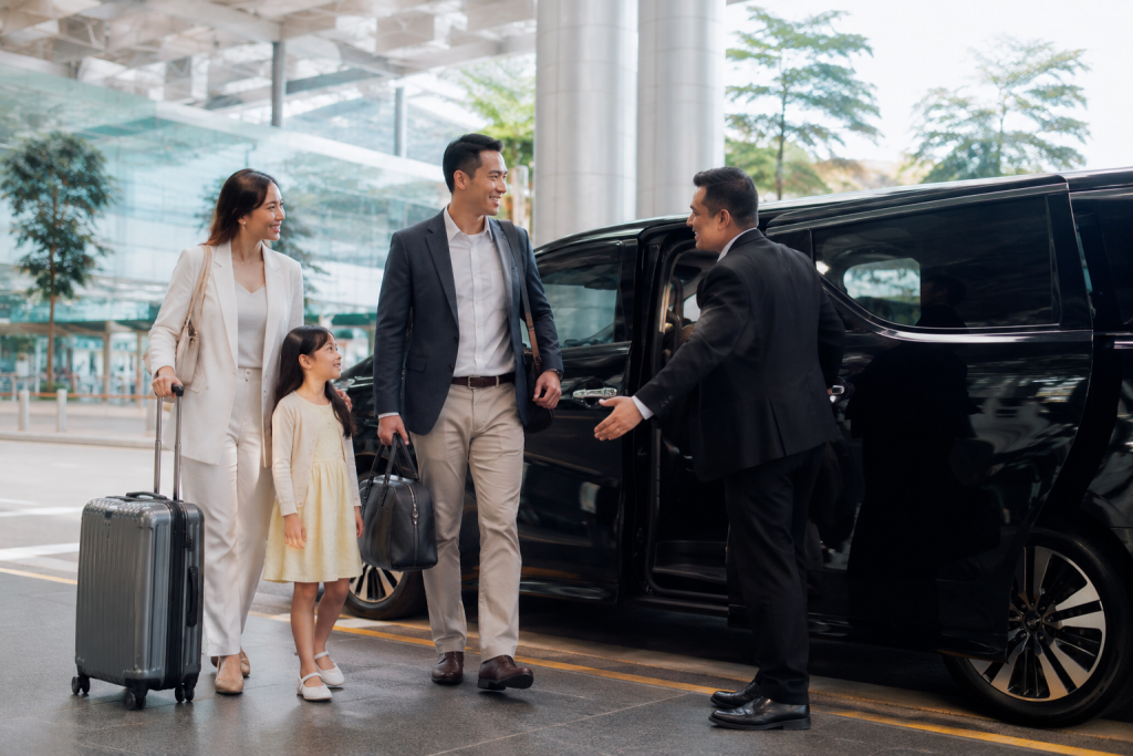 Airport transfer untuk business traveler Indonesia di Bandara Changi Singapore menggunakan Toyota Alphard
