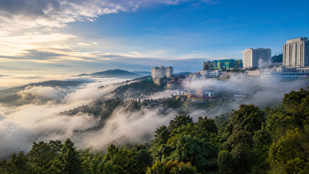 Panorama pegunungan Genting Highlands dengan udara sejuk di Malaysia.