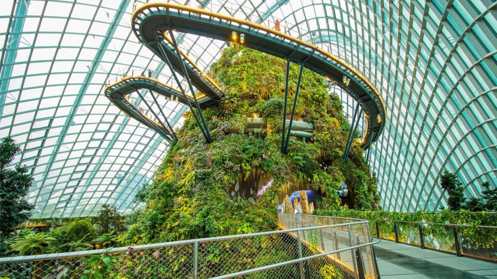 Cloud Forest (dalam Gardens by the Bay)
