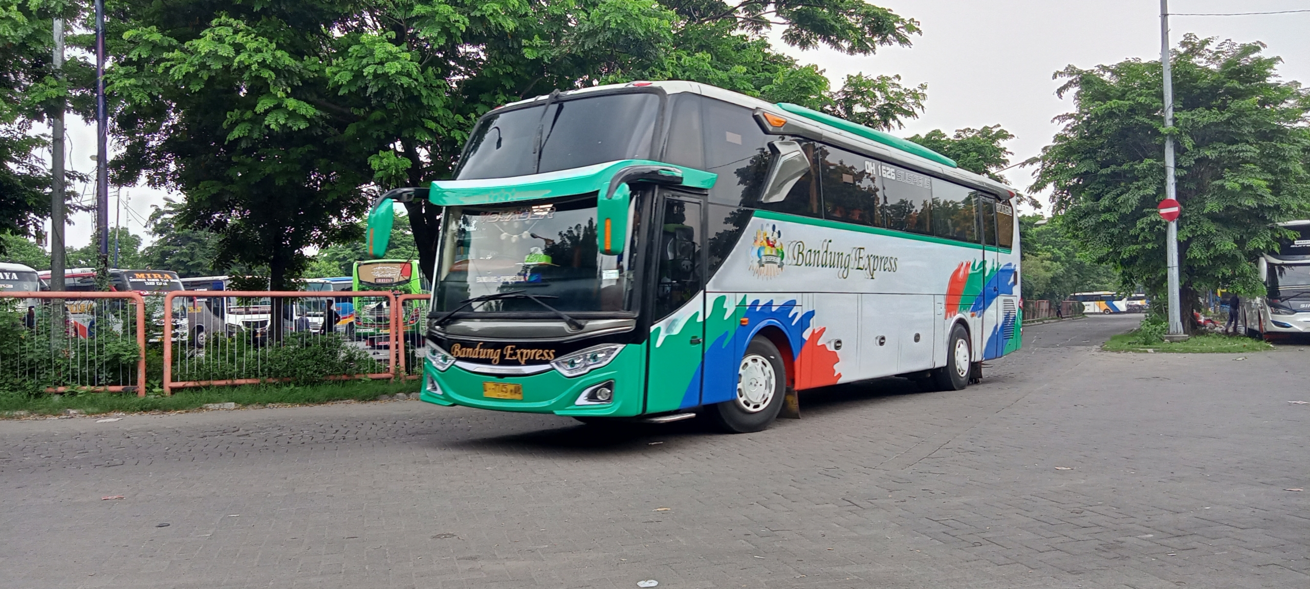  Bus Ekspres