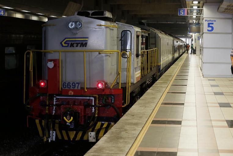 Kereta (Shuttle Tebrau)