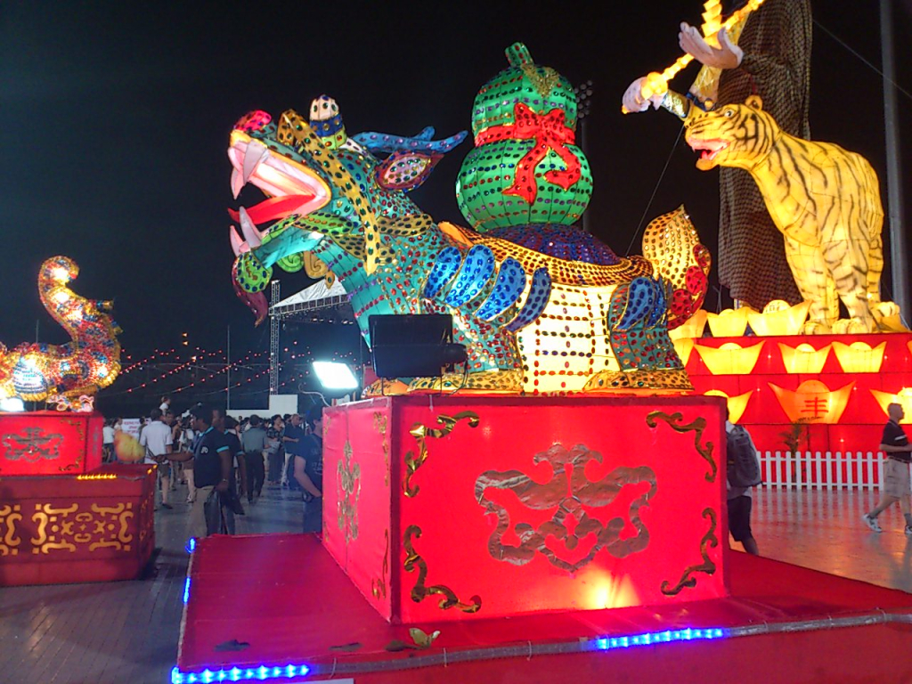Patung shio raksasa
