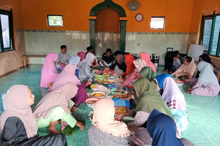 Salat Id & halal food mudah saat Idulfitri