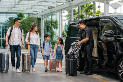 Charter mobil untuk wisata keluarga Indonesia dengan sopir profesional di Singapore.