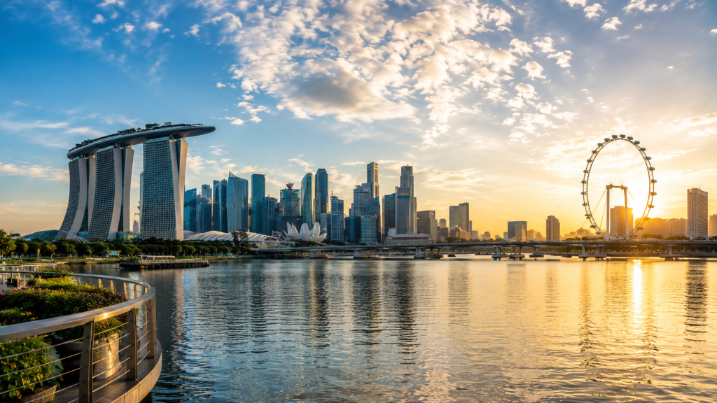 Panorama skyline Singapore dari kawasan Marina Bay.