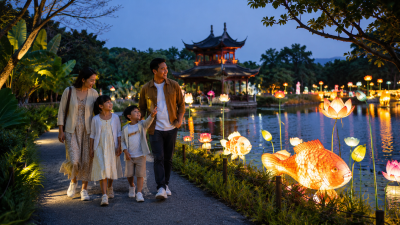 Keluarga menikmati Lights by the Lake 2026 di Jurong Lake Gardens Singapore