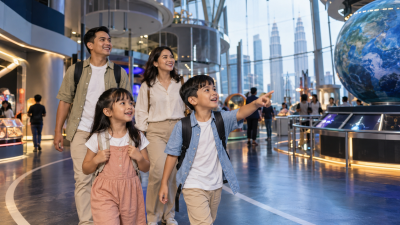 Keluarga Indonesia menikmati wisata indoor Kuala Lumpur bersama anak
