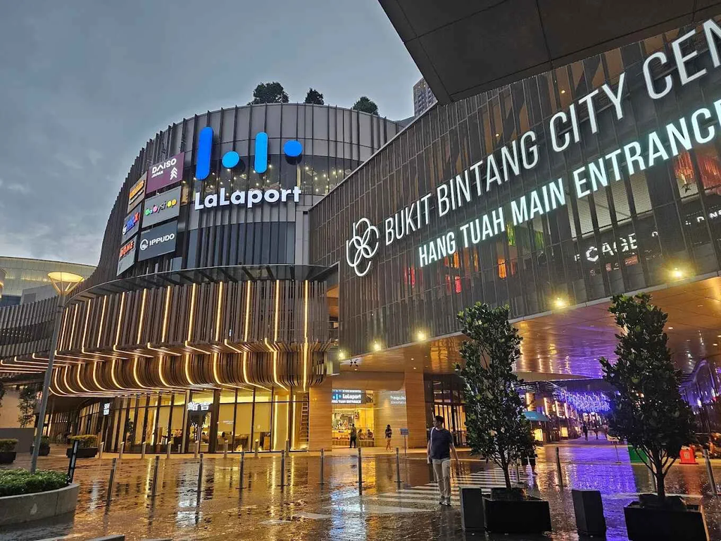 Bukit bintang area belanja populer di  malaysia